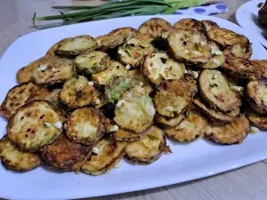 Gebratene Zucchini mit Joghurt-Mayonnaise-Soße