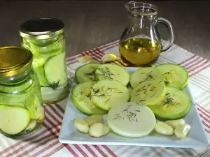 Мариновани тиквички в буркани за зимата