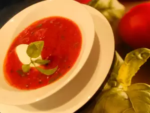 Crema de tomate con albahaca y orégano