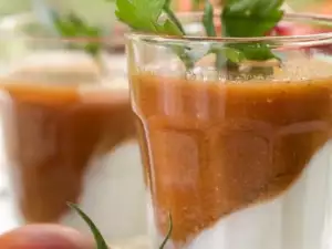 Vegetable Smoothie with Tomatoes and Cucumbers