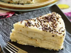 Torte mit Biscotti und Eiercreme