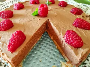 Tort cu mousse de ciocolata și zmeură