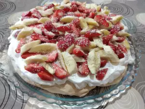 Meringue Pavlova Cake with Strawberries and Bananas