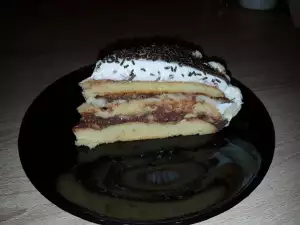 Domaća torta sa pudingom i bananama