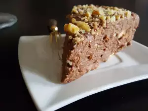 Torte mit zerkleinerten Keksen