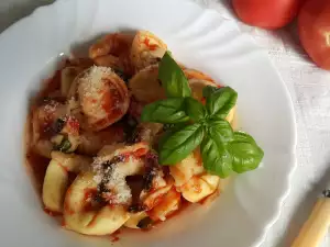 Tortellini met Tomatensaus en Knoflook