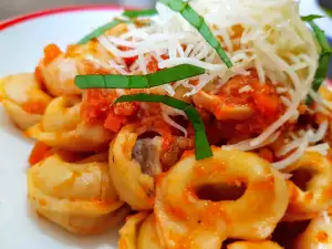 Tortellini mit Bolognesesoße