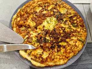 Tortilla de calabacín y cebolla con queso crema