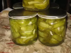 Green Tomato and Garlic Pickle