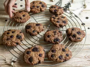 Božićni vegan keks sa čokoladnim kapljicama