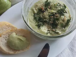 Vegetarische Paste aus Zucchini und Frischkäse