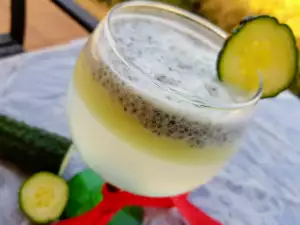 Agua Detox con pepino, chía y limón