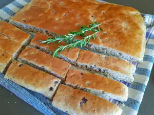 Focaccia de aceitunas negras