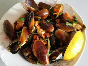 Stewed Mussels with White Wine