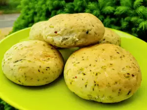 Bollitos de aceite con ortigas y queso