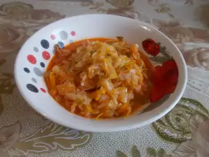 Прясно зеле с моркови и домати