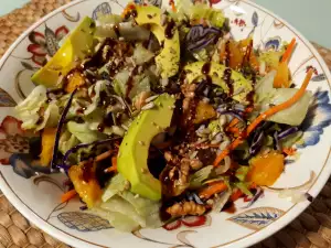 Green Salad with Avocado and Iceberg