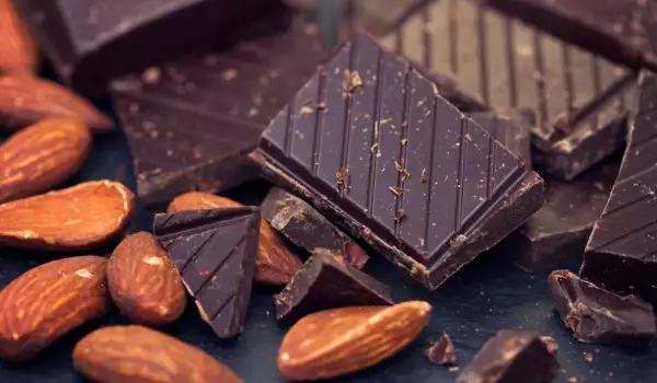 Black chocolate contains zinc