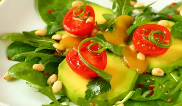 Avocadosalat ist eine gesunde Snackidee