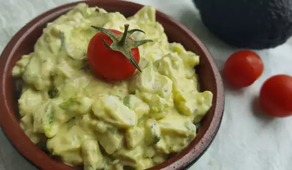 Salat mit Avocado und Eier