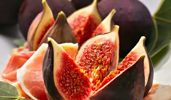 Figs contain oxalic acid