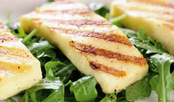 Salad with Halloumi