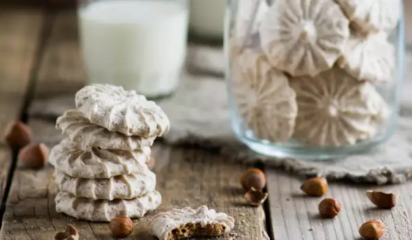 Hazelnut Meringues