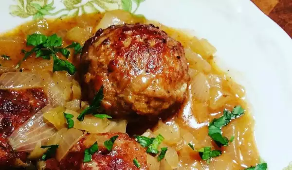 meatballs and onion stew