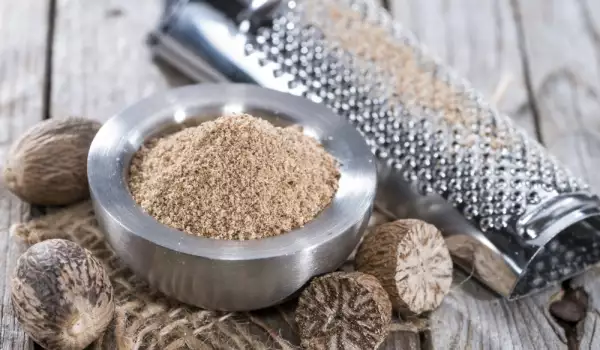 Grated nutmeg