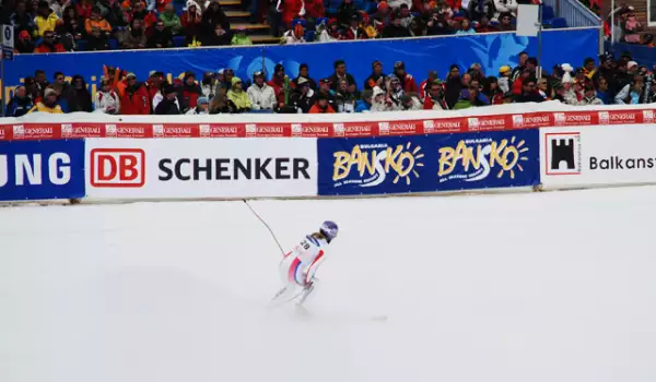 Lindsey Vonn secured the World Cup downhill title, Fischbacher wins the race