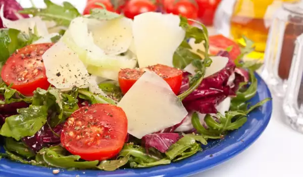 Ensalada con queso Gran Biraghi