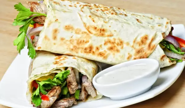 Griechisches Gyros und Schawarma Salat