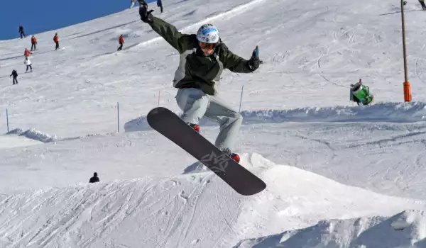 Snowboarder