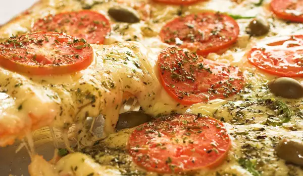 Pizza mit Oregano