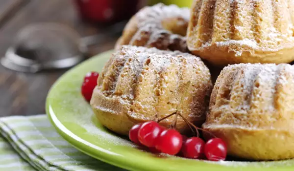 Muffins with strawberries