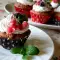 Cupcakes de chocolate y frutas