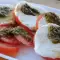 Salată Caprese cu pesto alla genovese