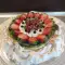 Pavlova Torte mit Orangencreme und Erdbeeren