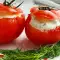 Tomates rellenos con ensalada de yogur