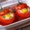 Tomates rellenos con huevos y queso