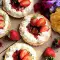 Tartelettes mit Erdbeeren und Sahne