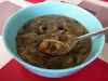 Arabische Suppe Ash Reshteh mit Kichererbsen und Spinat