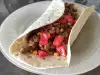 Burrito de berenjenas y tomate fresco