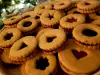 Traditionele linzer koekjes met marmelade