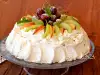 Pavlova Torte mit Sommerfrüchten