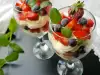 Dessert met fruit en creme