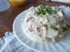 Eiersalade met tonijn, komkommer en mayonaise