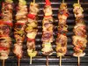 Brochetas de codillo marinado