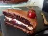 Schokotorte mit Kirschen