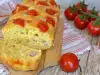 Bizcocho salado con tomates y queso